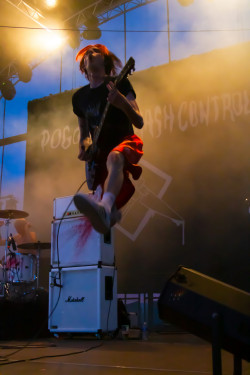 guitariste bondissant - festival rock